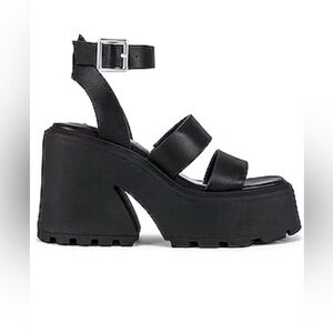 Brand new women Steve Madden platform size 9 color black